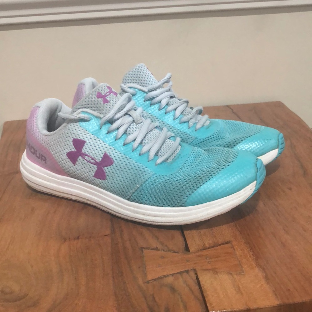Under Armour girls shoes size 5y